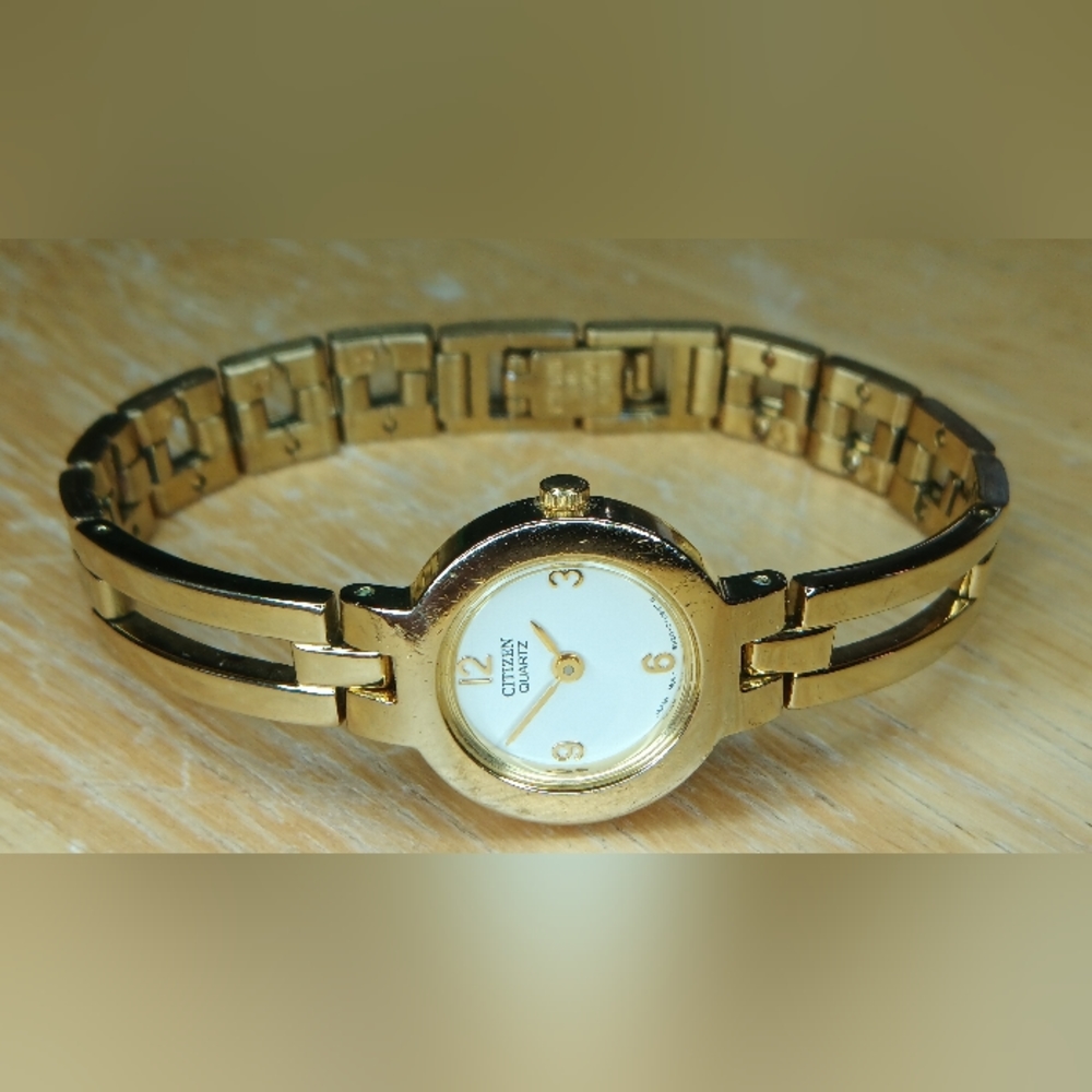 X Citizen Quartz Ladies watch Gold tone case and bracelet